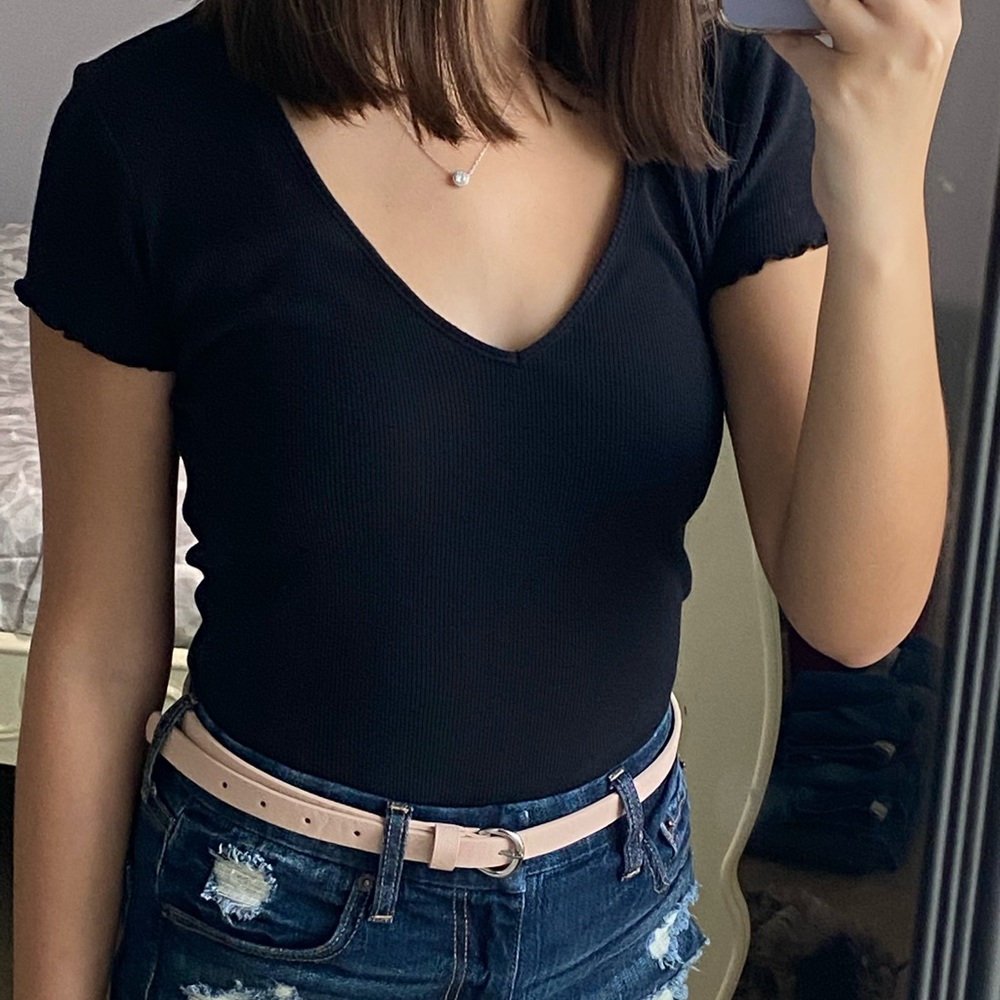Black v-neck tee